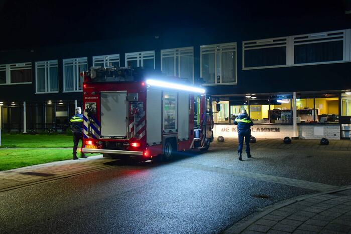 Gedetineerde steekt cel in brand