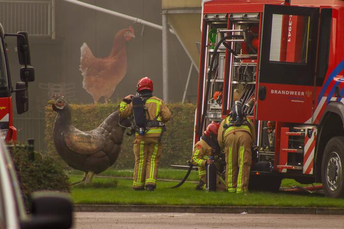 Brand in leegstaande kippenstal