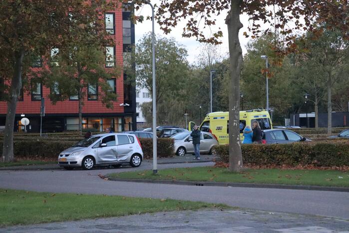 Persoon gewond bij botsing tussen twee auto's