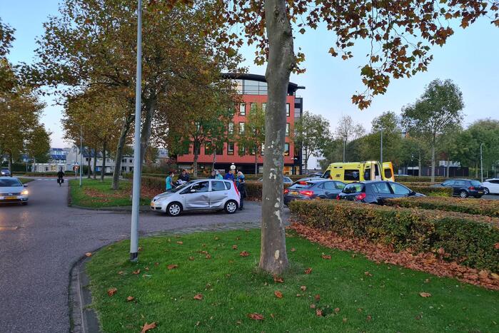 Persoon gewond bij botsing tussen twee auto's