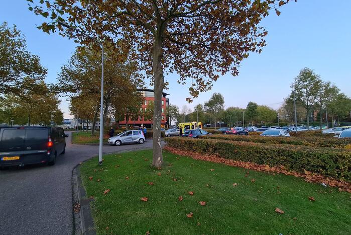 Persoon gewond bij botsing tussen twee auto's