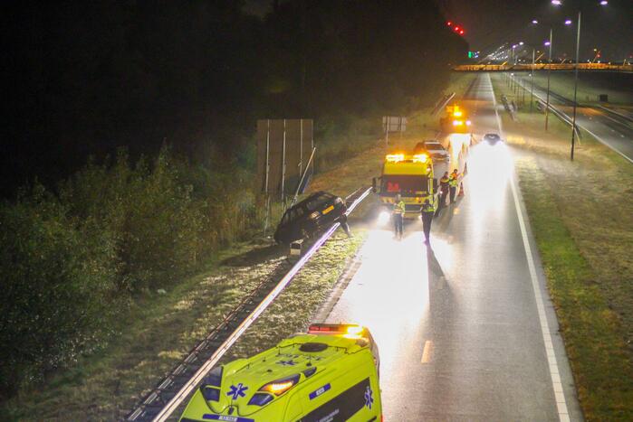 Automobilist eindigt op vangrail