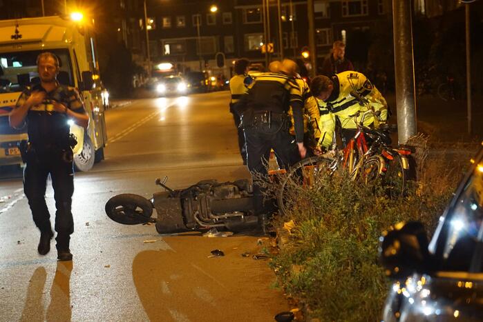 Scooterrijder gewond bij botsing met auto