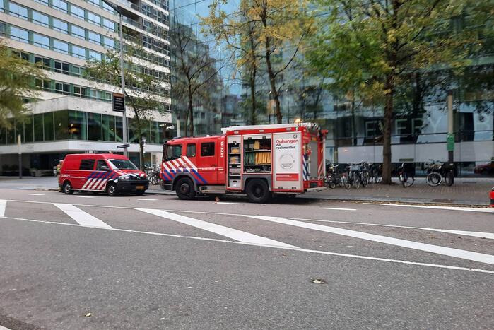 Brandweer doet onderzoek naar hinderlijke lucht in sporthal