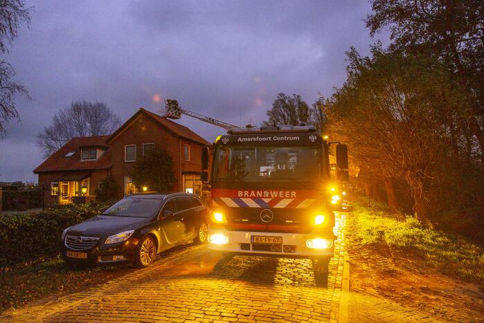 Vonken zichtbaar bij brand in schoorsteen