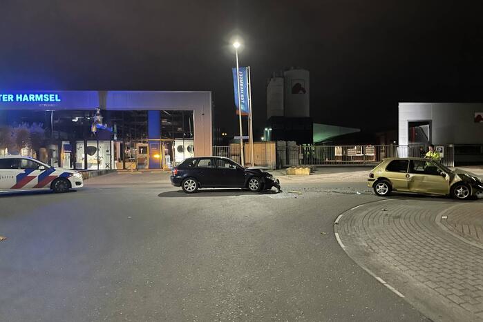 Flinke schade bij aanrijding tussen twee auto's
