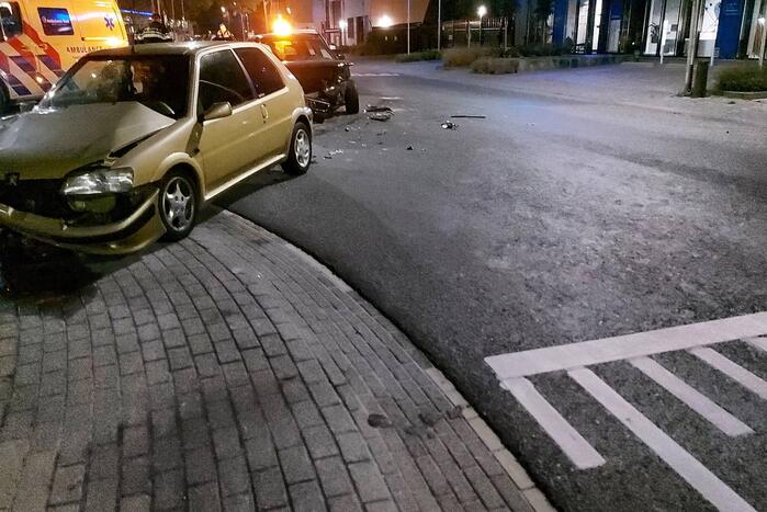 Flinke schade bij aanrijding tussen twee auto's