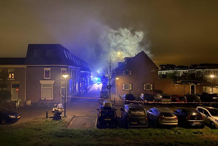 Zeer grote brand op dakterras