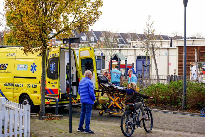 Kind bevrijdt uit bakfiets door brandweer