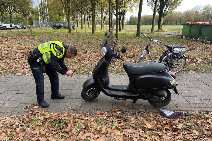 Persoon gewond na val met scooter