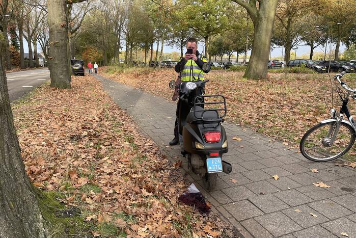 Persoon gewond na val met scooter