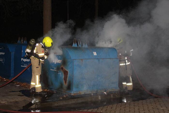 Brandstichting in container met papier