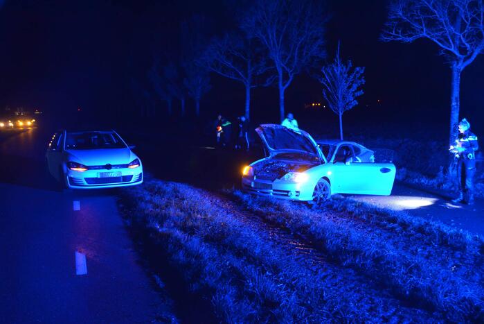 Auto raakt van de weg na uitwijkactie