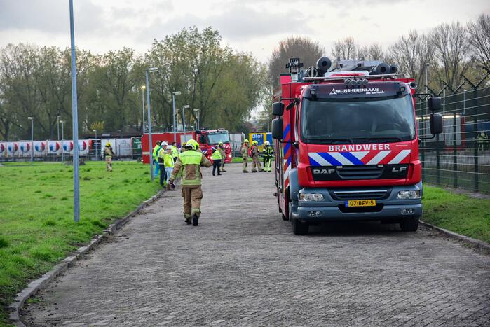 Dikke rookwolken bij uitslaande brand in verdeelstation