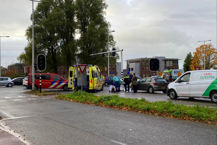 Overstekende fietser gewond bij botsing met auto