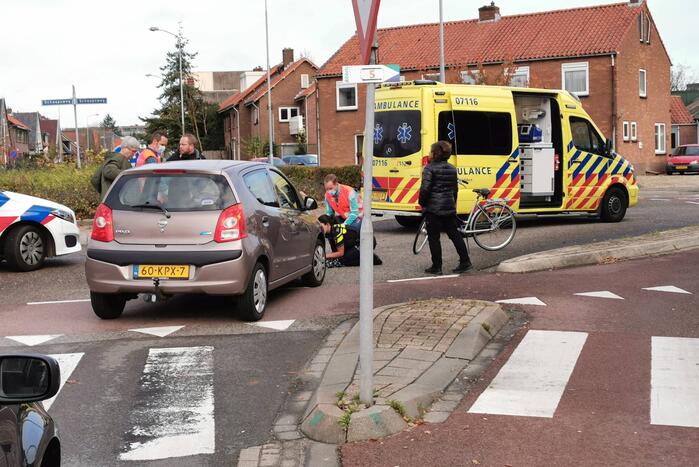 Fietser gewond bij aanrijding op rotonde