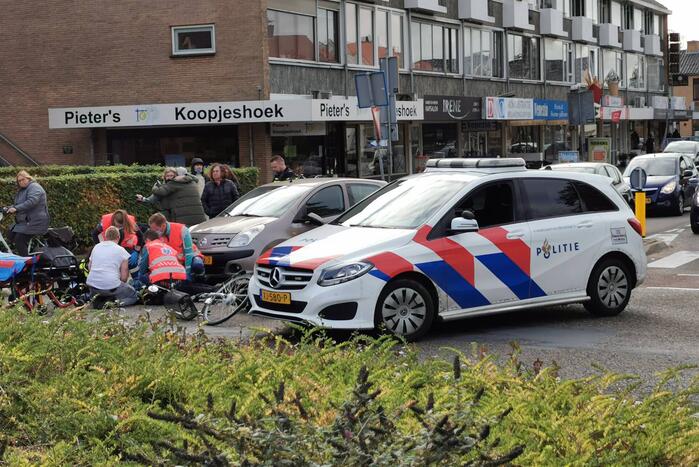 Fietser gewond bij aanrijding op rotonde