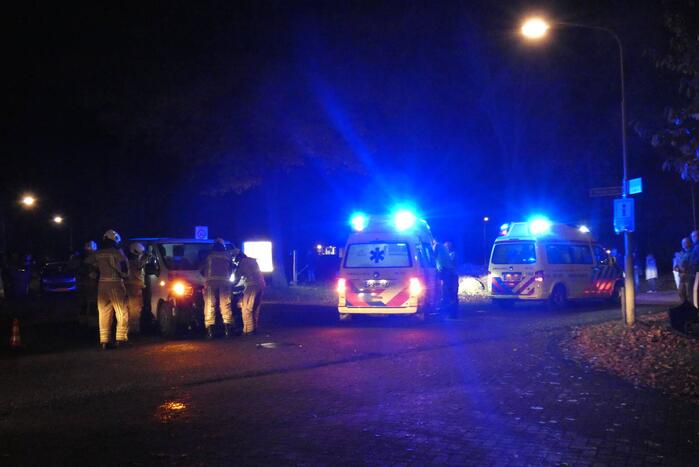 Personenauto belandt in tuin na ongeval met bestelbus