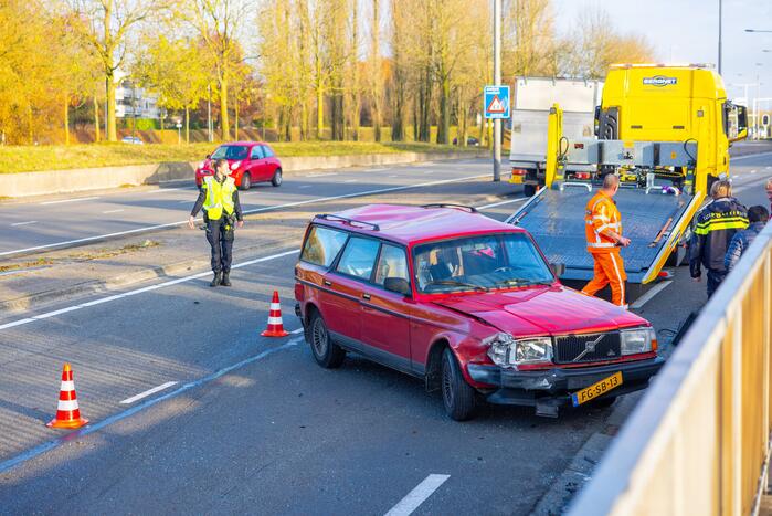 Veel schade bij aanrijding tussen personenauto en bakwagen