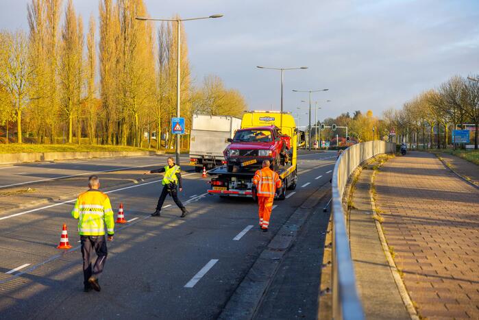 Veel schade bij aanrijding tussen personenauto en bakwagen