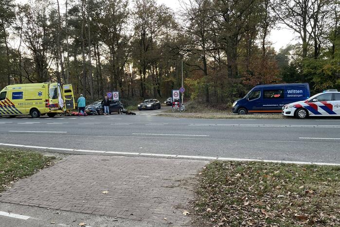 Brommerrijder zwaargewond bij botsing met auto