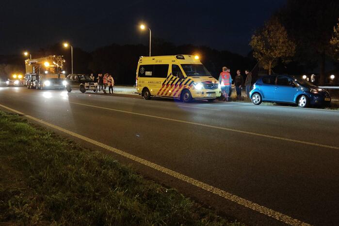 Meerdere auto's en mobiele kraan botsen