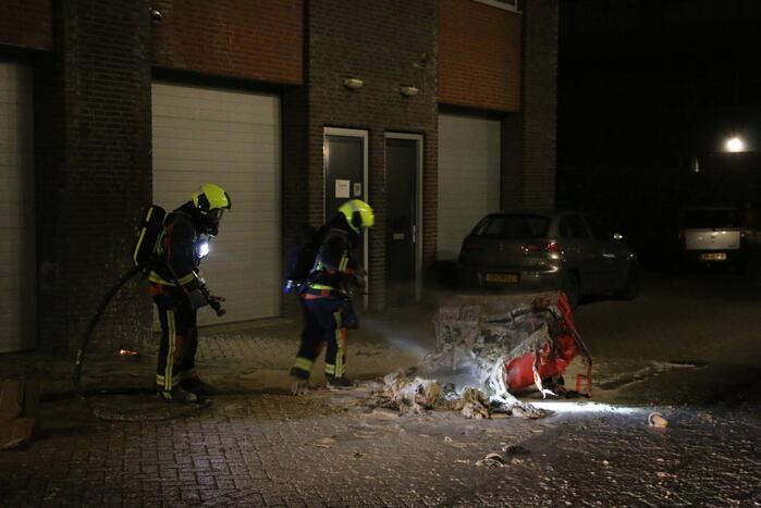 Papiercontainer in brand