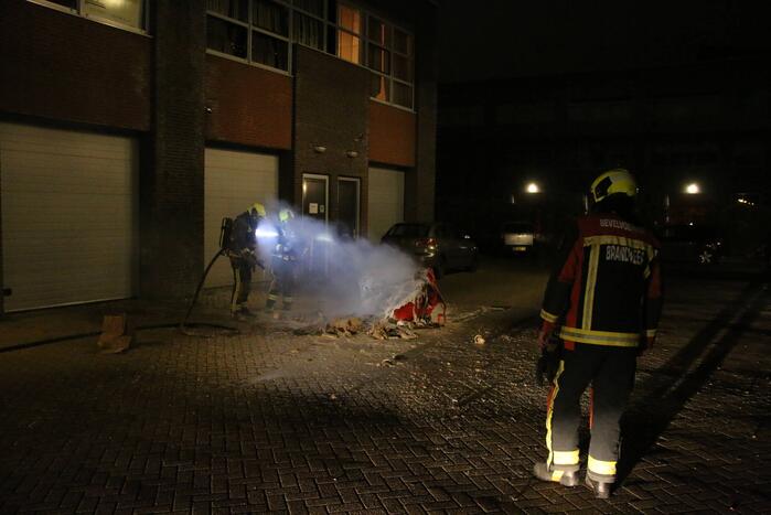 Papiercontainer in brand