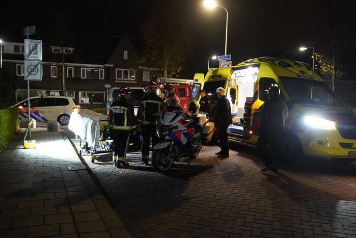 Fiets belandt onder bestelbus