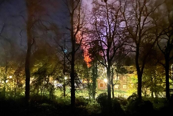 Uitslaande brand verwoest zolder van woning