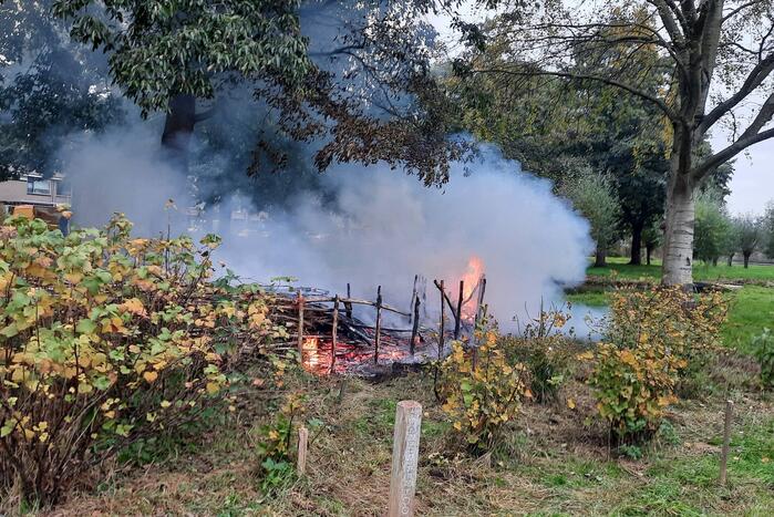 Veel rook bij brand buiten