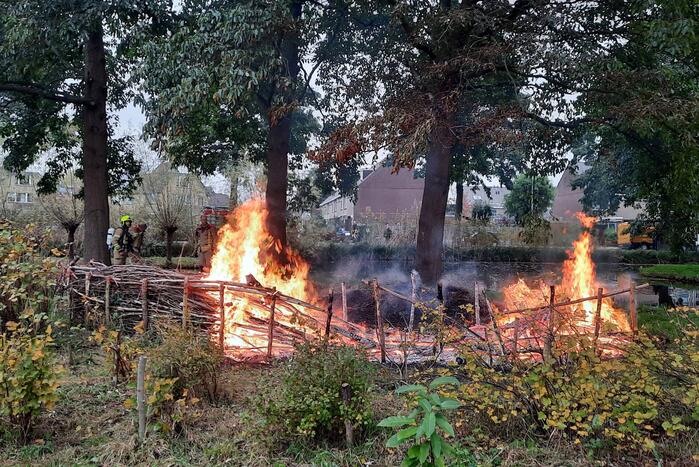 Veel rook bij brand buiten