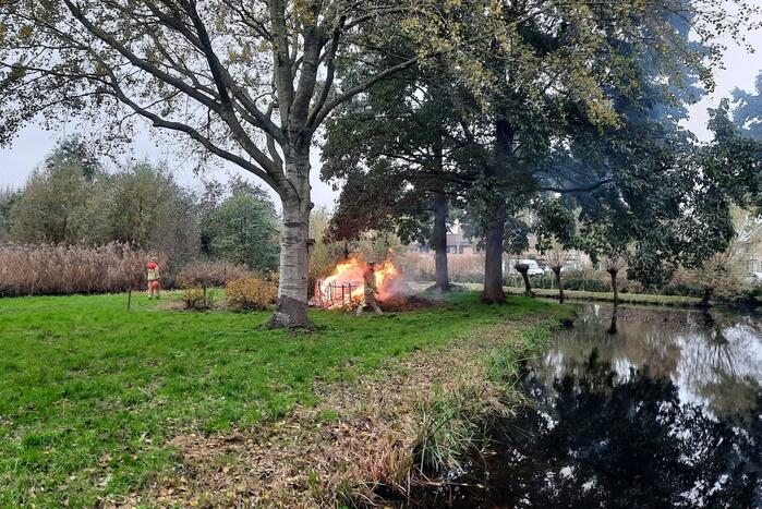 Veel rook bij brand buiten