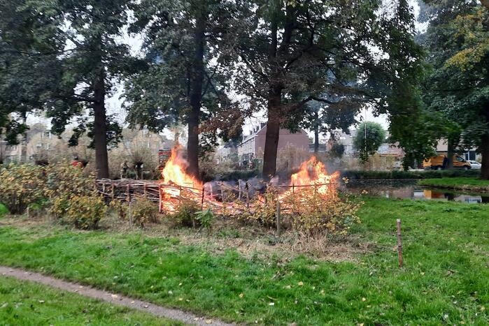 Veel rook bij brand buiten