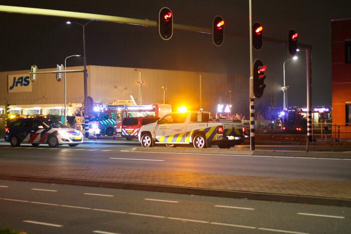 Twee geparkeerde vrachtwagens uitgebrand