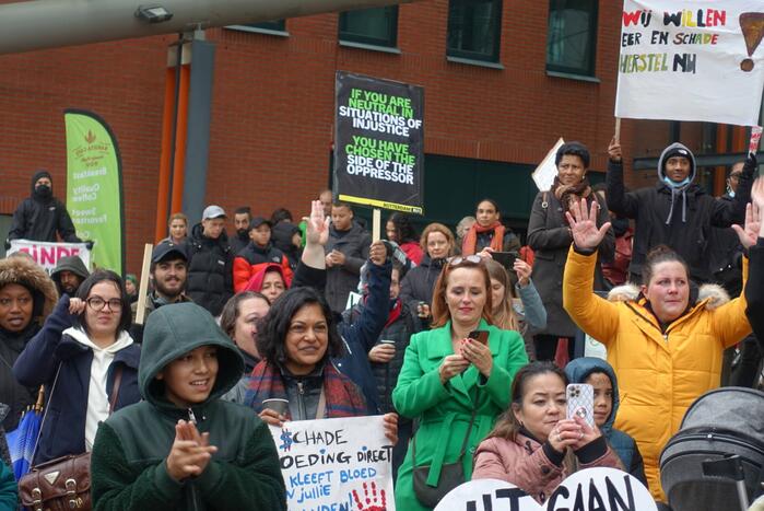 Gedupeerden toeslagenaffaire protesteren bij Belastingdienst