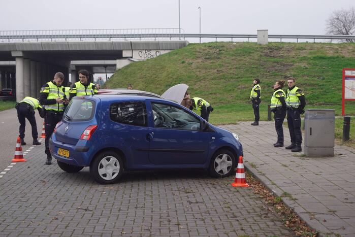 Politie houdt controle op carpoolplaats