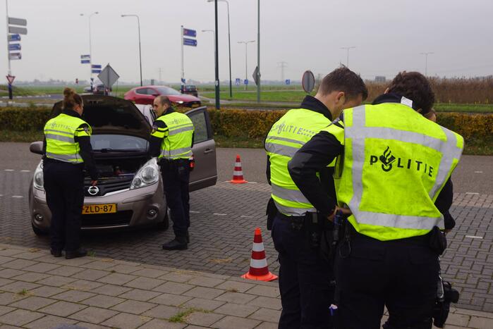 Politie houdt controle op carpoolplaats