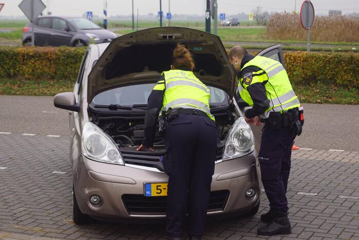 Politie houdt controle op carpoolplaats