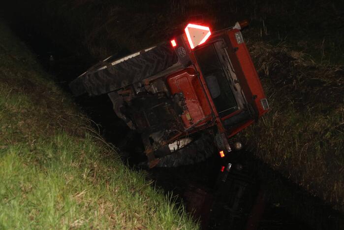 Tractor belandt in sloot