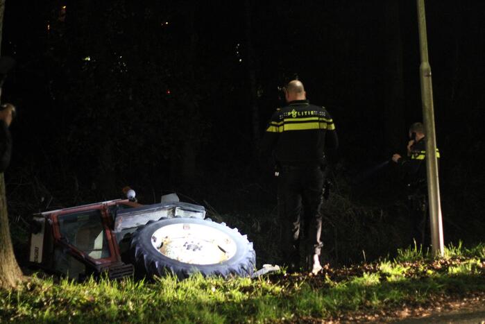 Tractor belandt in sloot