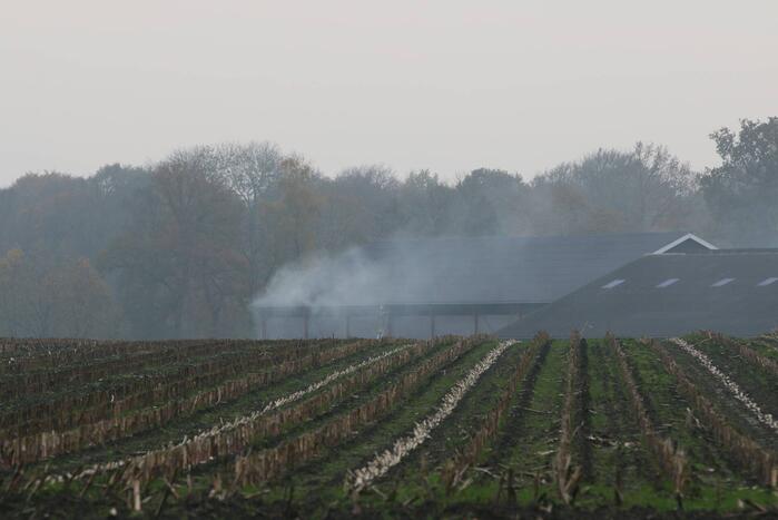 Veel rook bij brand op boerderij