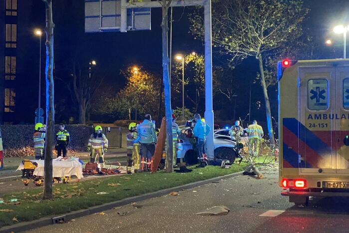 Bestuurder bekneld door ernstig ongeval