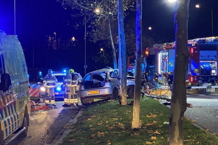 Bestuurder bekneld door ernstig ongeval