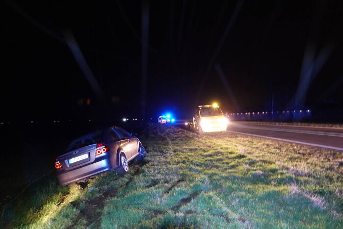 Automobilist verliest de macht over het stuur