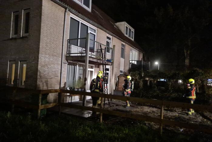 Slotenmaker opent deur voor brandweer