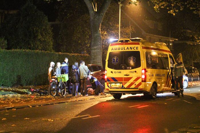 Fietser gewond na val door bladeren