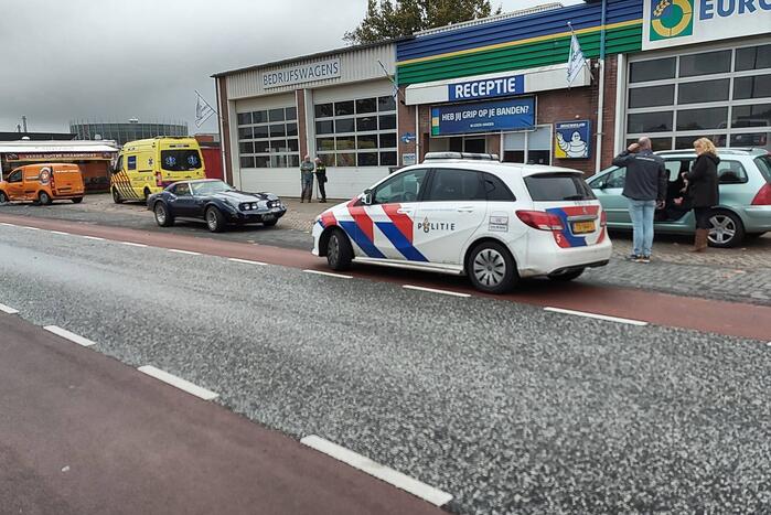 Gewonde bij botsing tussen busje en oldtimer