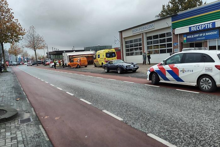 Gewonde bij botsing tussen busje en oldtimer