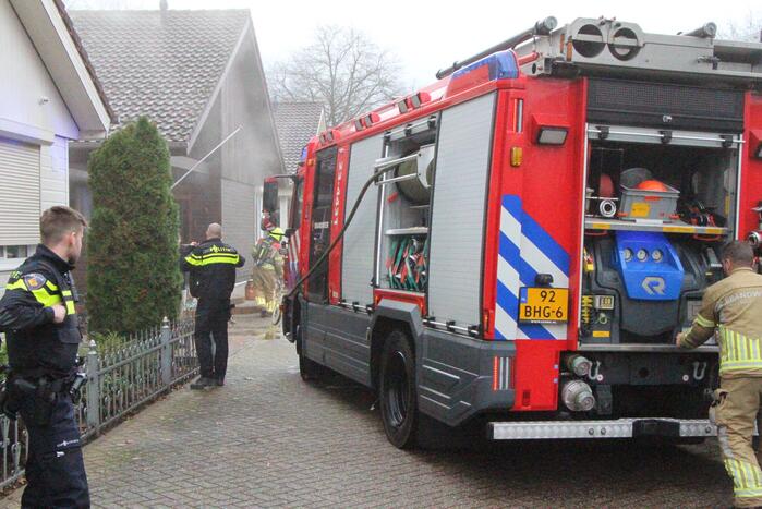 Veel rook door brand in chalet